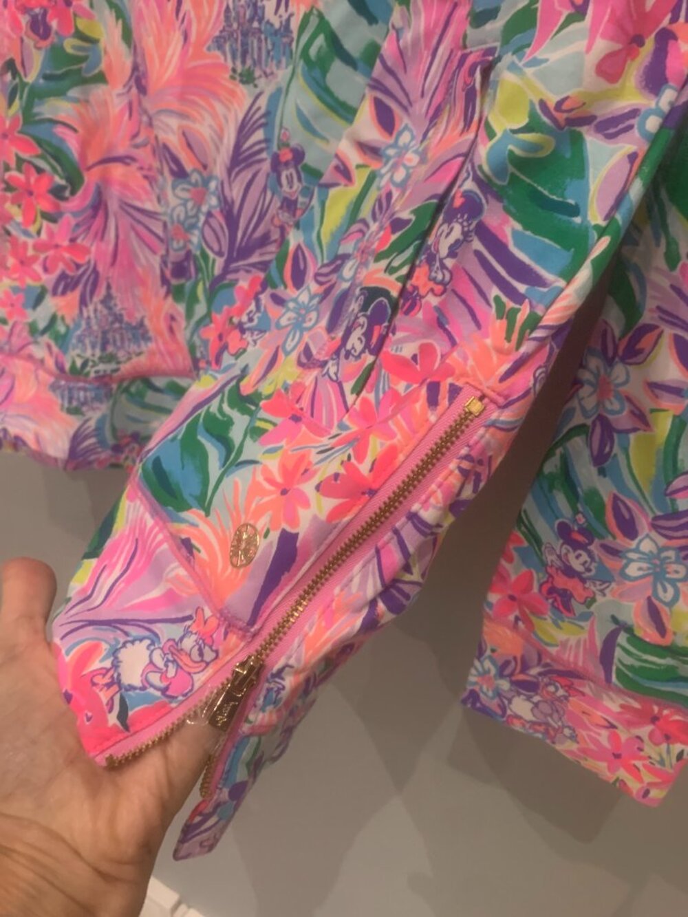 Lilly Pulitzer Disney Dreamin Sweatshirt NWT sz. M $118 - Picture 4 of 4